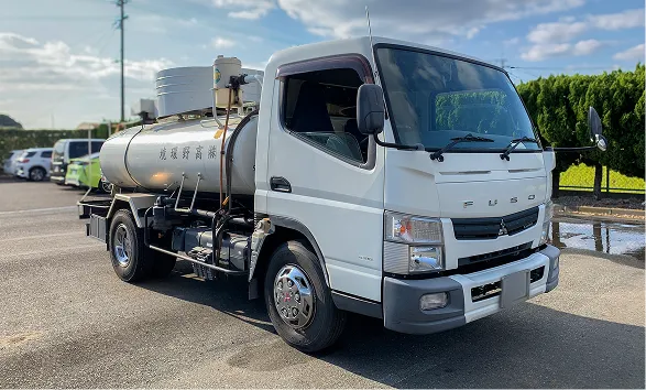 小型バキューム車